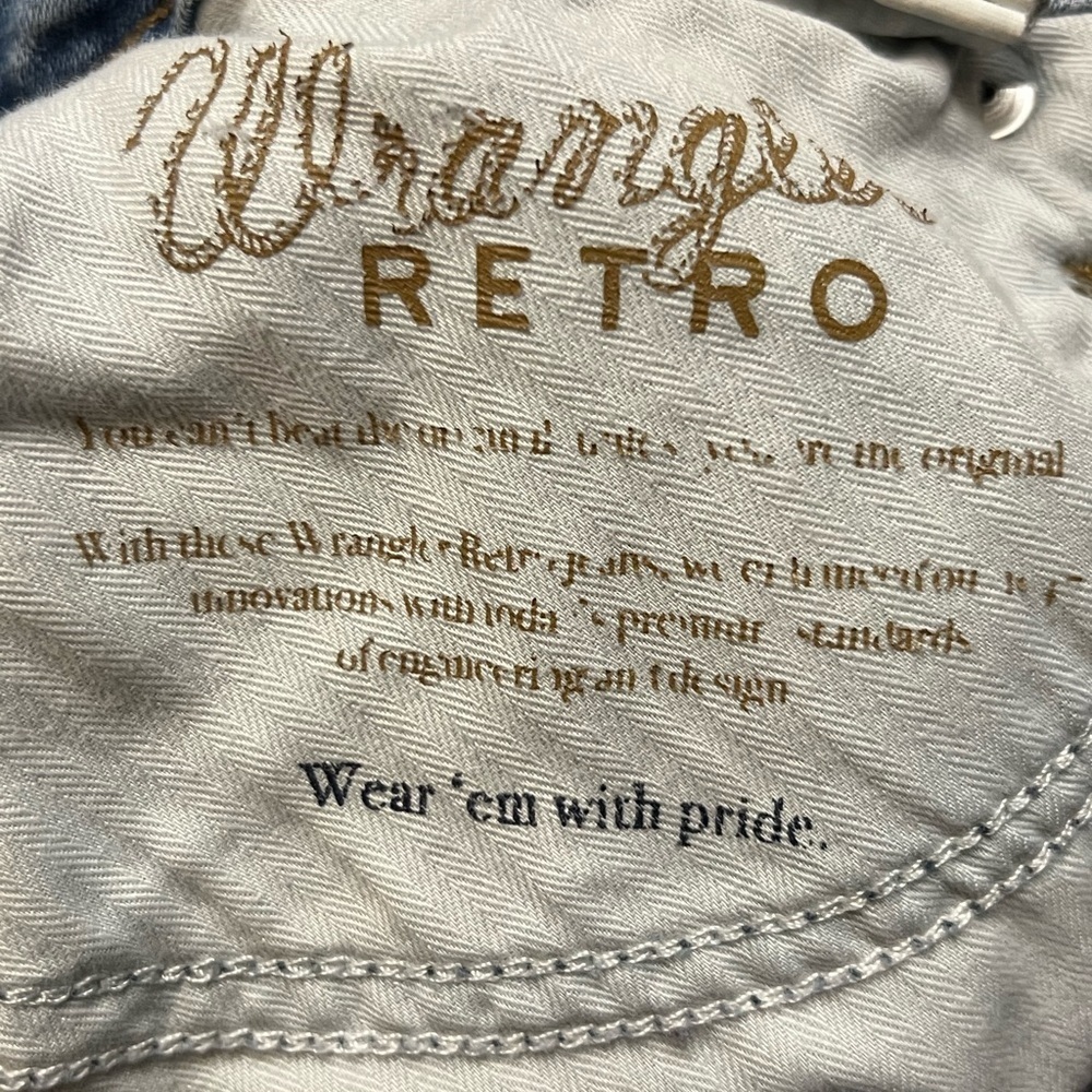 WRANGLER Retro Distressed Jean cutoff Shorts light rinse 28”. - Picture 8 of 10
